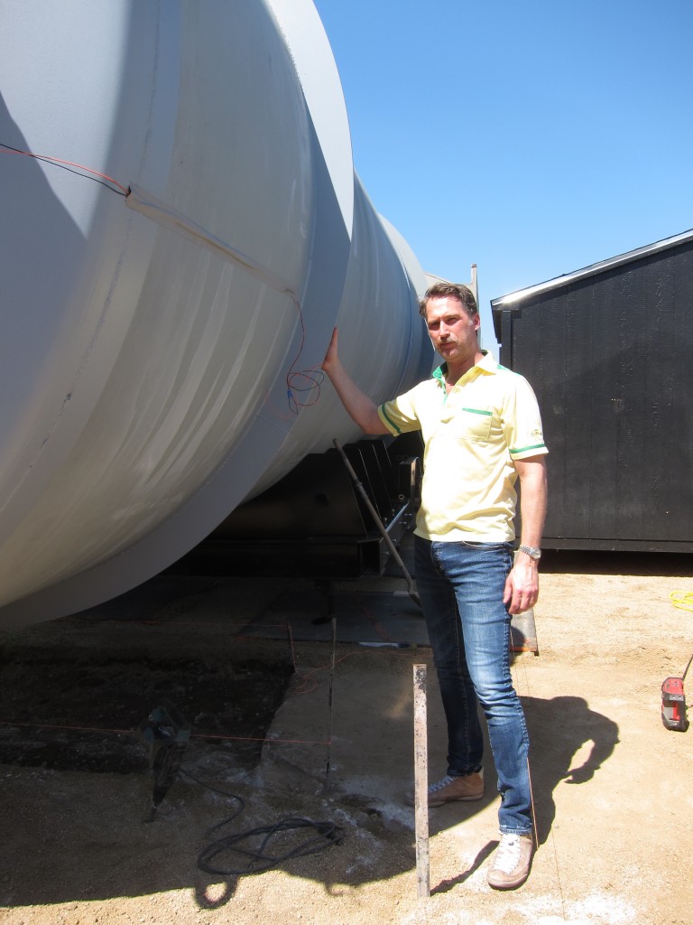 Bambrogan shows off Hyperloop Technologies progress, photo Alison van Diggelen